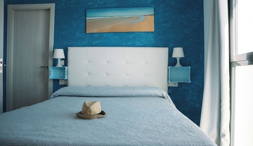 Double room 7 with sea view from the bed