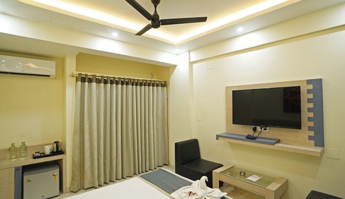 Deluxe Room Pool View