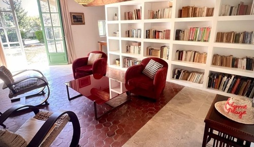 Comfort Apartment, Ensuite, Courtyard View