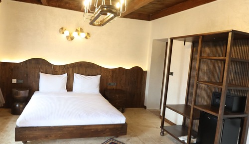 Suite, Balcony, City View