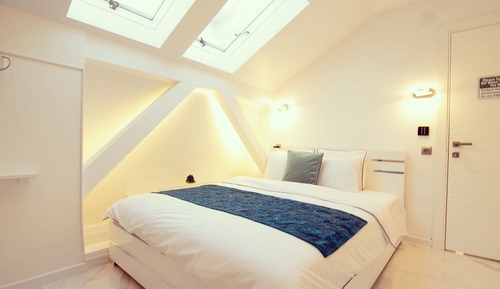Room, 1 King Bed, Private Bathroom