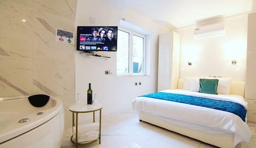 Apartment, 1 King Bed with Sofa bed, Private Bathroom