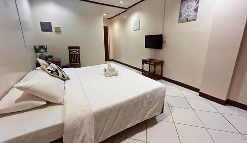 Deluxe Studio Suite, 1 King Bed, Non Smoking, Air conditioning