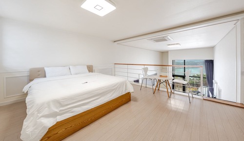 Basic Room, 1 Bedroom (B202 (Loft-style / Spa))