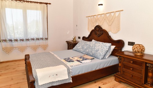 Family House, Sea View