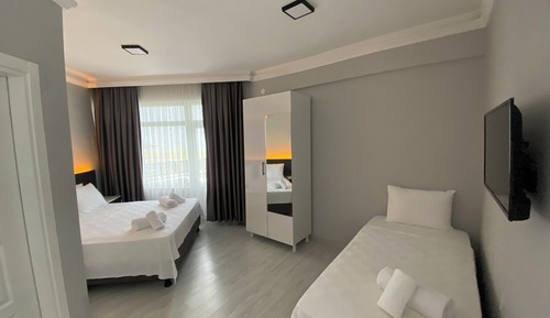 Basic Triple Room, Balcony, Garden View