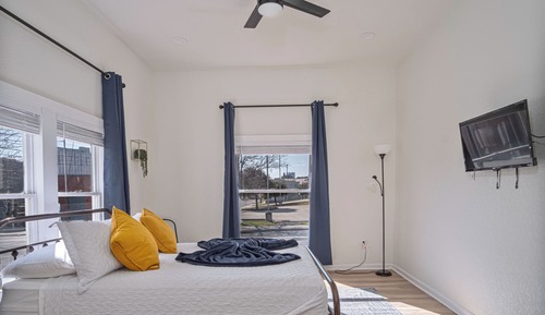 House (4 Bedrooms)