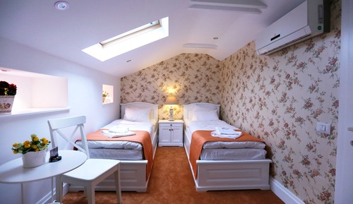 Classic Twin Room, City View