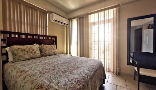Classic Studio Suite, 1 Queen Bed, Non Smoking, Kitchenette