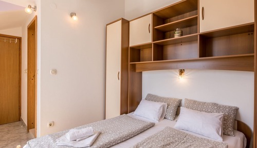 Apartment (One Bedroom Apartment with Terrace an)
