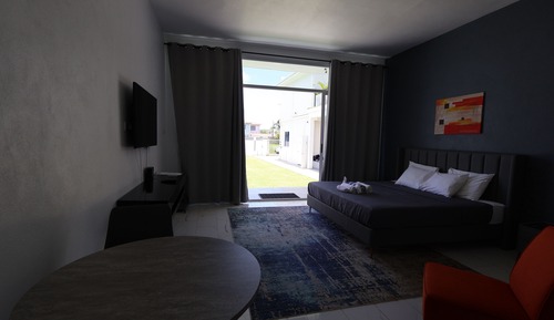 Luxury Suite, Pool View