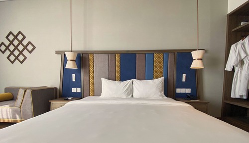 Room, 1 King Bed, Sea View
