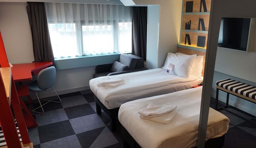 Room, Multiple Beds