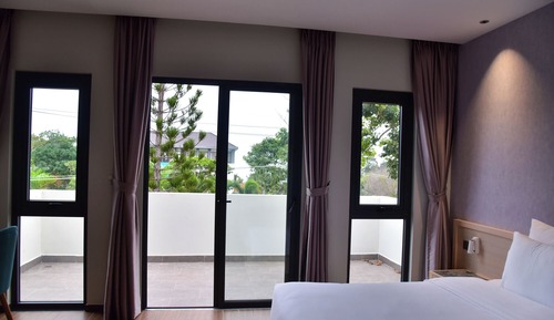 Superior Room, 1 Queen Bed, Balcony, Garden View
