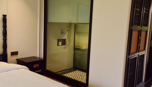Premier Room, 1 King Bed, Private Bathroom, Garden View