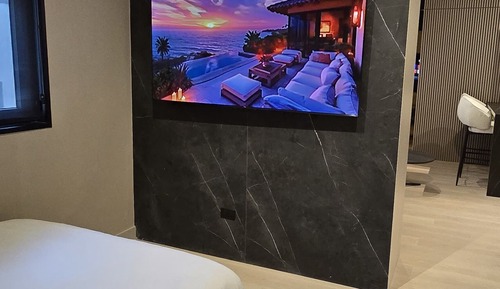 Signature Room
