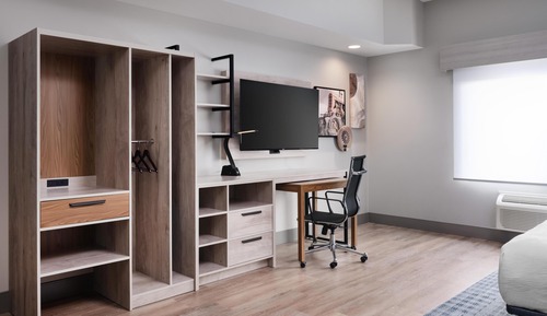 Standard Room, 1 King Bed, Accessible, Kitchenette