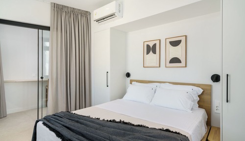 Executive Suite, City View