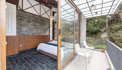 Executive Duplex, Bathtub, River View