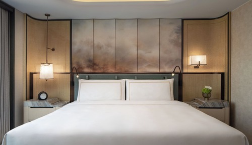 Executive Suite (Airport View)
