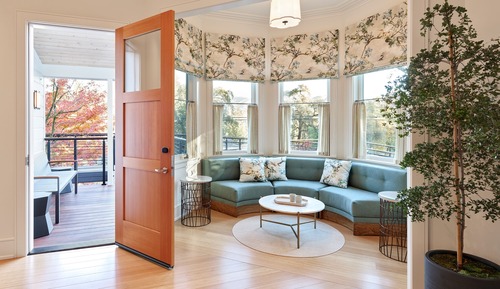 Deluxe Studio Suite, 1 King Bed, Roll-in Shower, Mountain View