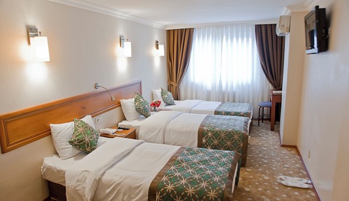 Standard Triple Room, City View