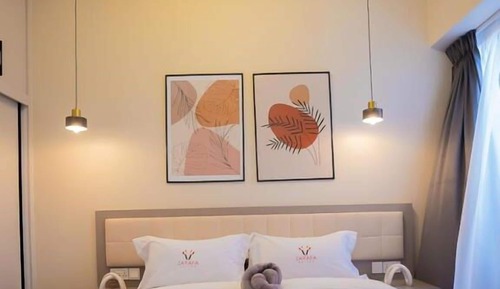 Deluxe Suite, City View
