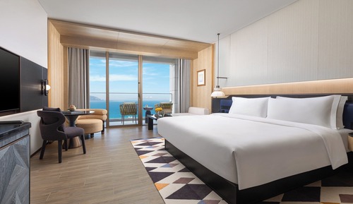Standard Room, 1 King Bed, Oceanfront