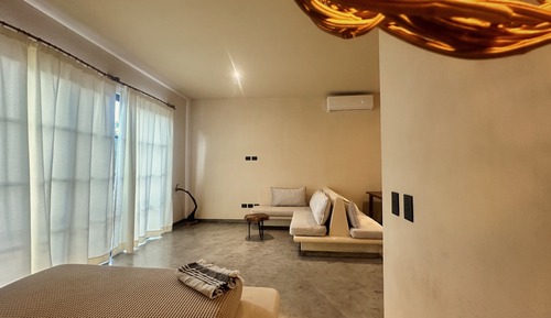 Deluxe Studio Suite, Pool View