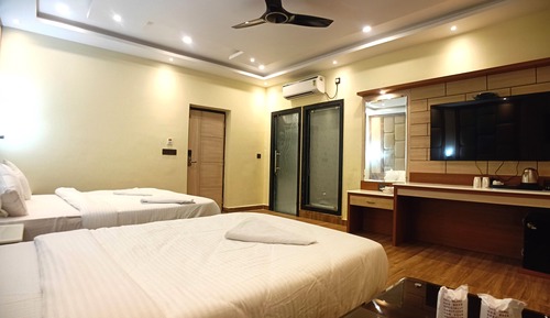 Executive Triple Room with Bathtub