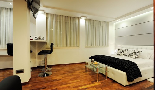 Deluxe Studio Suite, Courtyard View