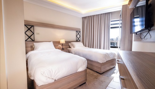 Basic Twin Room, 2 Twin Beds, City View