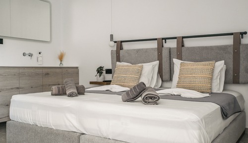 Junior Studio Suite, Balcony, Pool View