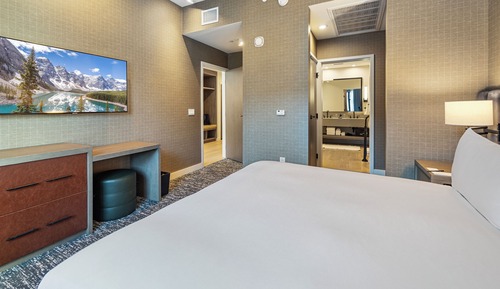 Luxury Condo, 3 Bedrooms, Slope side