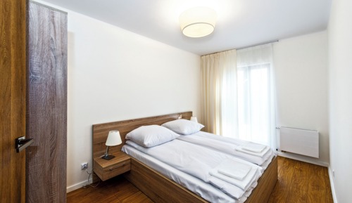 Apartment (206)