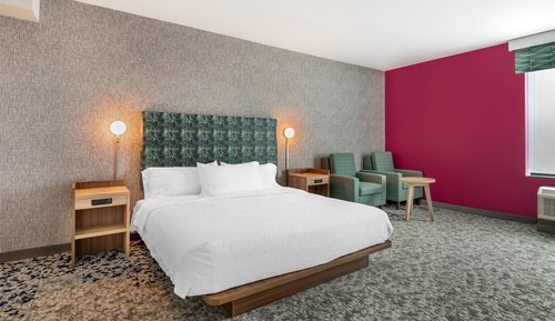 Suite, 1 King Bed, Accessible