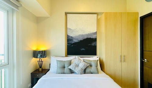 City Studio, 1 Queen Bed, Pool Access, City View