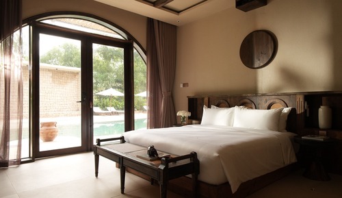 Deluxe Room, 1 Queen Bed, Pool View