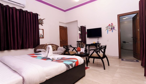 Deluxe Room, 1 King Bed, Smoking, City View