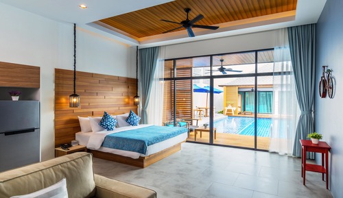 Vann Pool Suite