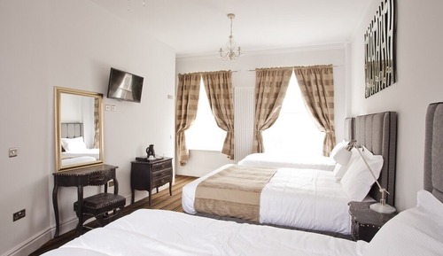 Suite, Ensuite (No 7)