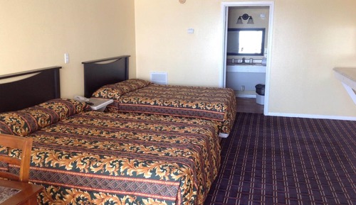 Room, 2 Queen Beds, Kitchenette, Beach View