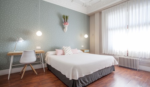 Basic Double Room (Private external bathroom)