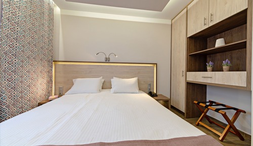 Deluxe Room, 1 Bedroom, Jetted Tub, Poolside
