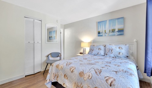Standard Room, 1 Queen Bed