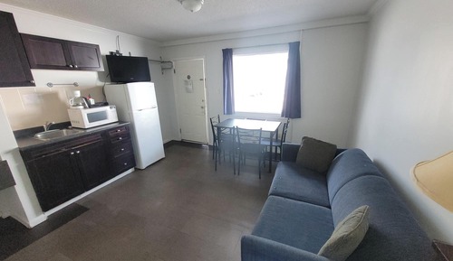Bachelor Suite