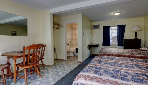 Standard Suite, 2 Queen Beds