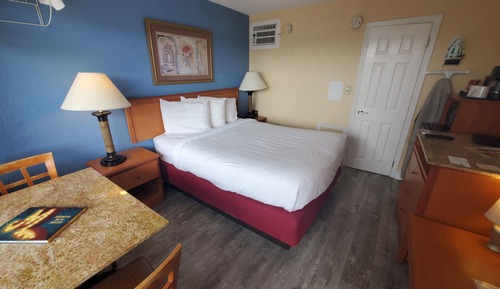 Standard Room, 1 Queen Bed