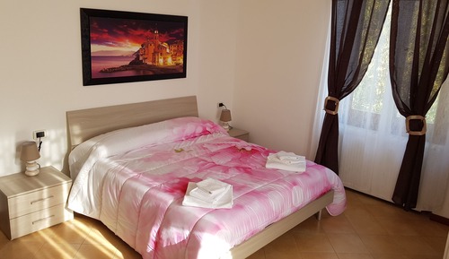 Classic Room, 1 Queen Bed, Non Smoking, Private Bathroom