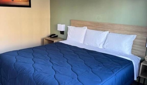 Standard Room, 1 King Bed